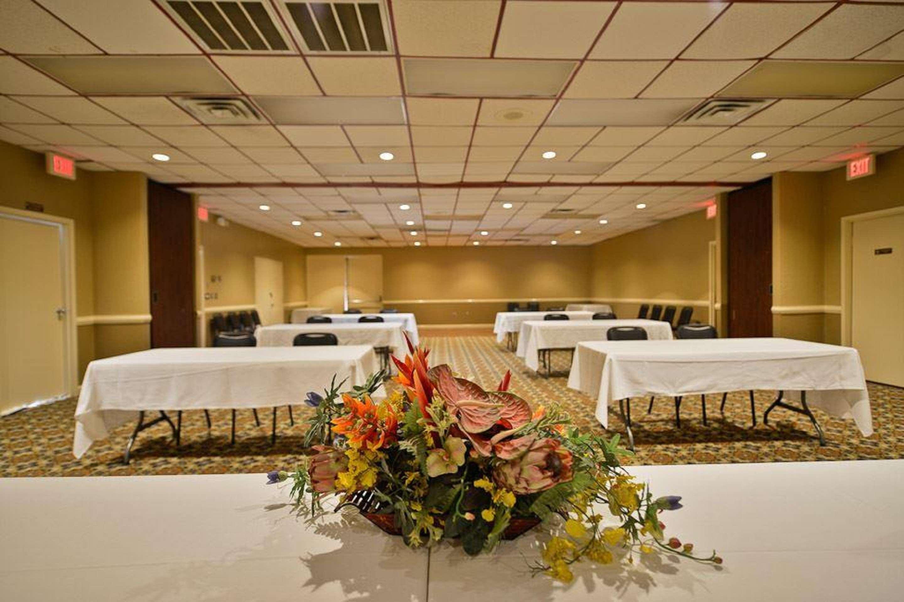 Best Western Tulsa Airport Екстериор снимка